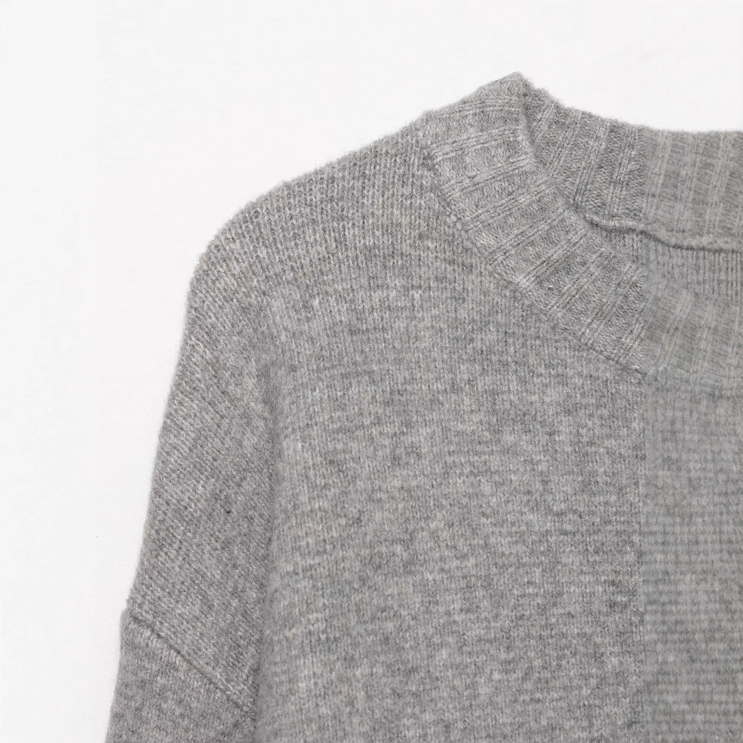 Round neck long sleeved single breasted gray knitted sweater for women