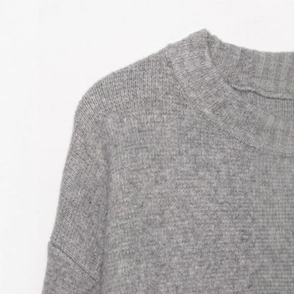 Round neck long sleeved single breasted gray knitted sweater for women