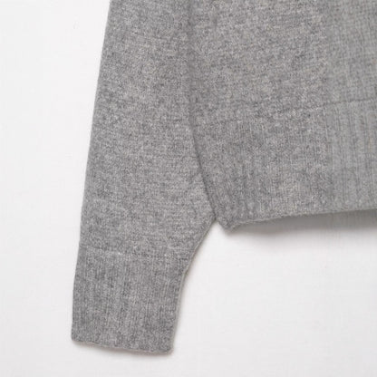 Round neck long sleeved single breasted gray knitted sweater for women